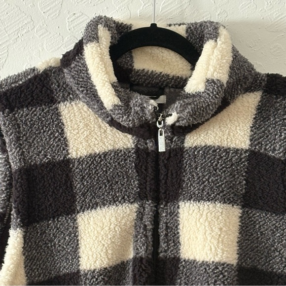 Maurices Women Cozy Sherpa Vest Pockets Sz Large Black/Cream Plaid‎ Warm Zip NWT - Picture 2 of 8